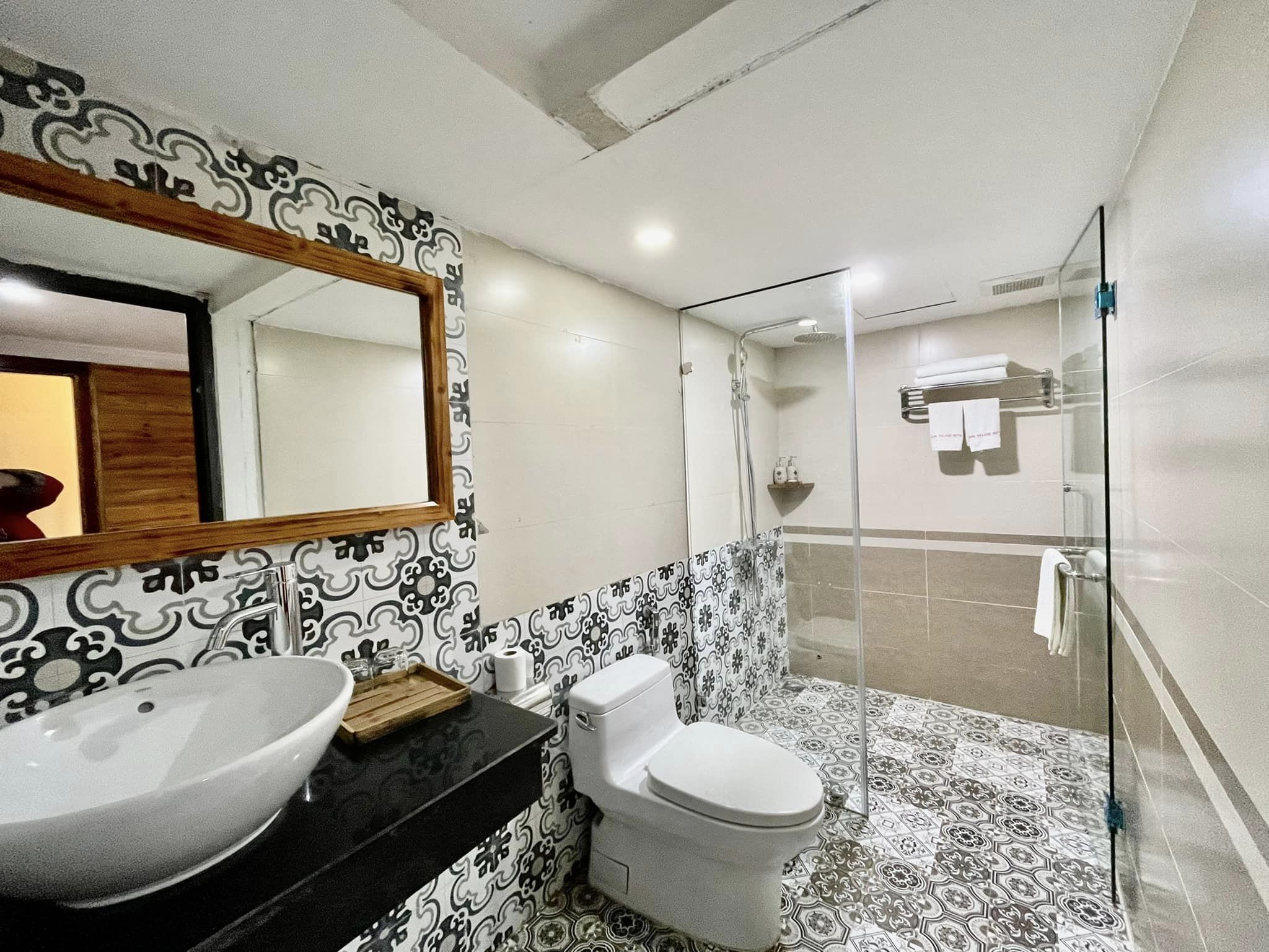 Superior Double toilet_e3fc4209-a502-4eaa-8404-d6dc8459812b.jpg